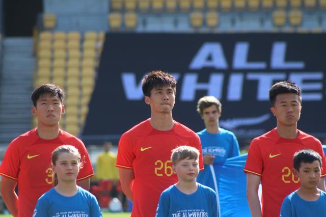 星空体育官网下载-吴少聪今夏首选租借波兰超 暂以散步康复下月动球